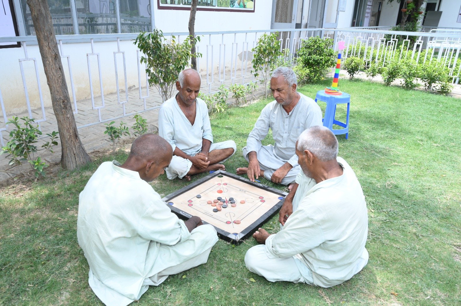 Elders playing carrom at Shakuntala Sadan